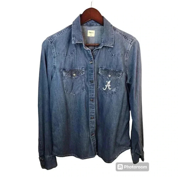 Gap Women’s Large Blue Jean Pearl Snap Shirt Studded Logo L/S Pockets - Picture 1 of 6